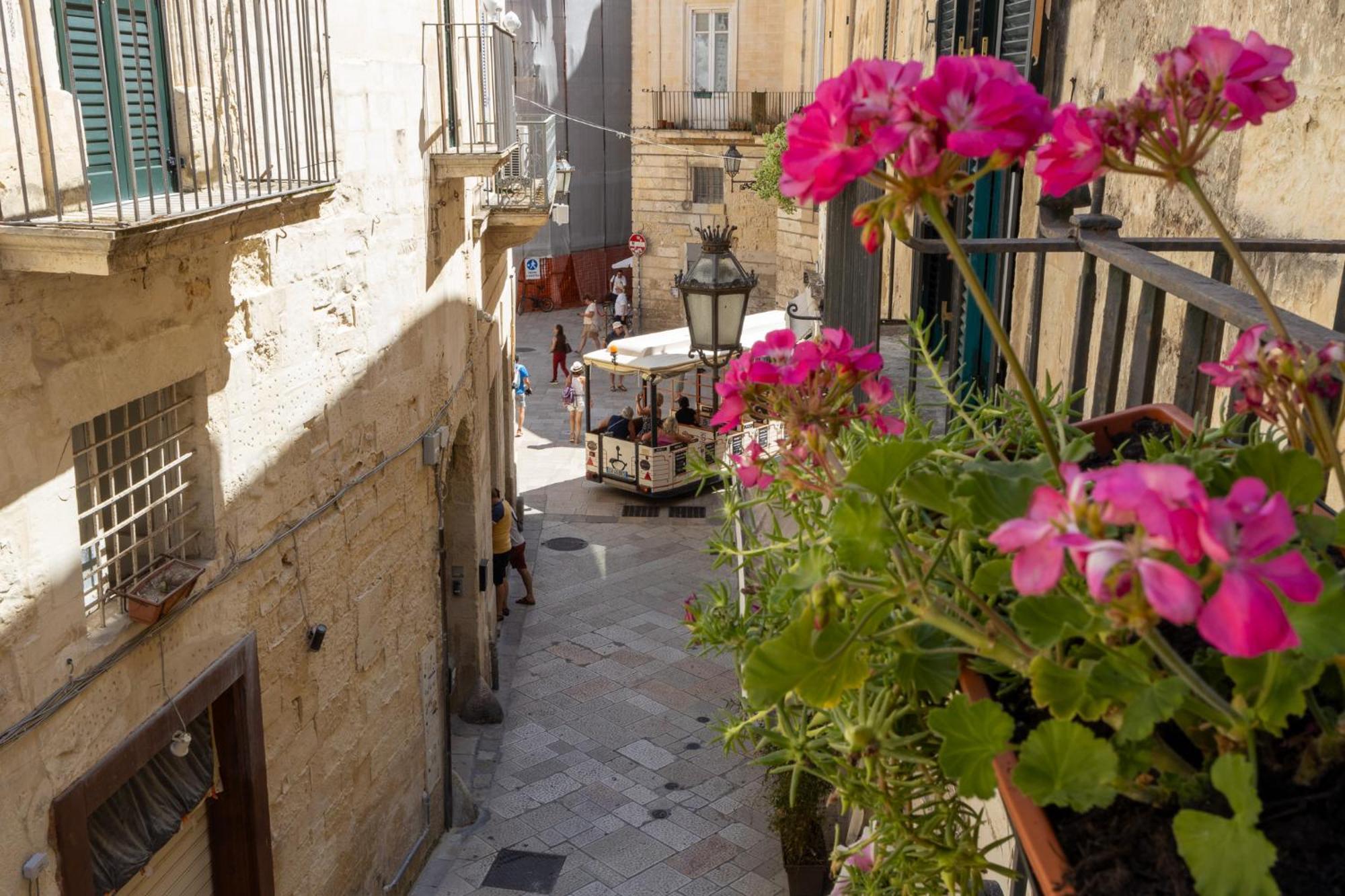 לצ'ה Palazzo Della Contessa - Suites & Breakfast מראה חיצוני תמונה